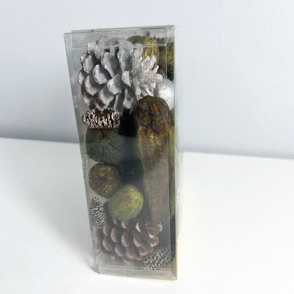 NEW World Market Holiday Classics Cedar Pine Potpourri 8oz - Picture 2 of 6